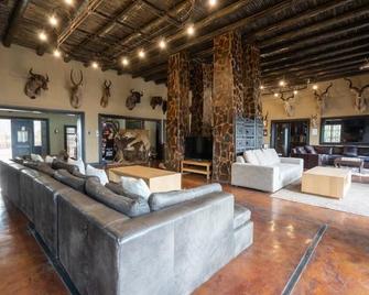 Humdani Game Lodge - Beestekraal - Sala de estar