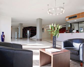 Golden Pebble Hotel - Melbourne - Lobby