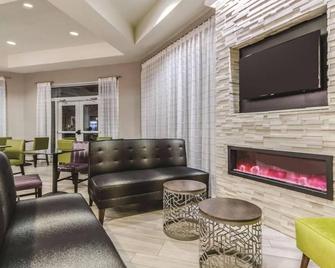 Cozy King Room at La Quinta Inns & Suites, Free Breakfast, Near Canyon View Park - Гранд Джанкшн - Лаунж