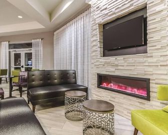 Cozy King Room at La Quinta Inns & Suites, Free Breakfast, Near Canyon View Park - Grand Junction - Σαλόνι