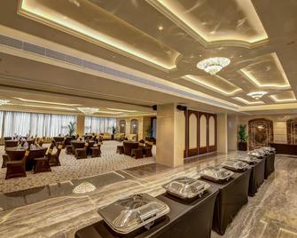 Regenta Central Javaji Mysore - 邁索爾 - 餐廳