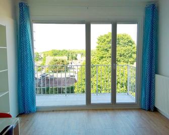 Studio au Calme Avec vue Verdoyante, à 30 mn de Paris - Achères - Balcon