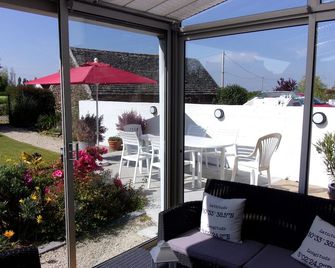 CARANTEC 4 km renovated house in 2015 classified 3 stars private garden. - Henvic - Patio