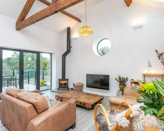 Riverbank Cottage - Lancaster - Living room