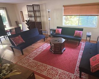 The 101 Getaway - Fast Wi-Fi, Full Office; Sleeps 10 - Fortuna - Obývací pokoj