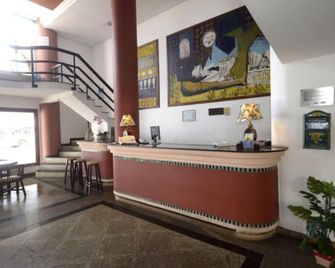 Rede Andrade Mar Hotel - Rio Vermelho - Salvador - Front desk