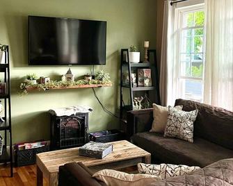 Robin's Nest - Saranac Lake - Huiskamer