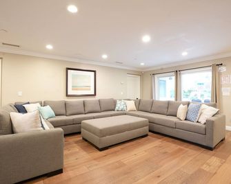 Upscale 6 Bed, 5 Ba, New Pool W/jacuzzi, 1/2 Mile Walk to Disney - Anaheim - Sala de estar