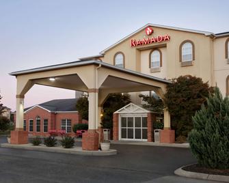 Ramada by Wyndham Elizabethtown - Elizabethtown - Building