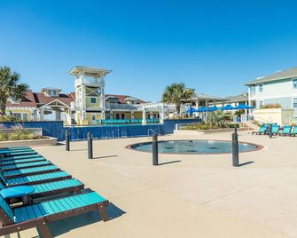Dog-friendly condo with Gulf views, Beach Club access & plenty of space - Jamaica Beach - Piscina