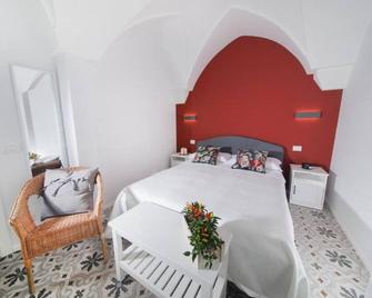 Dimora D'Erchia Apulian Holidays - Pezze di Greco - Bedroom