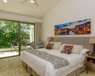 A gorgeous brand new private home, private pool, on golf course - Puerto Aventuras - Habitación