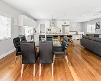 Hale Kupa Rye Beach House Spa Table Tennis - Rye