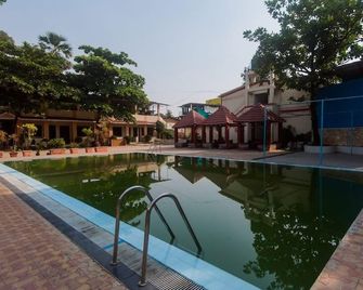 Hotel O Manori Resort - Mumbai - Pool