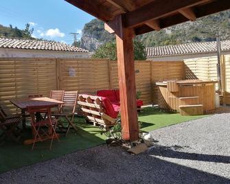 Gîte l'Edelweiss 3 - Serres - Patio