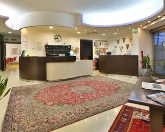Best Western Cesena Hotel - Cesena - Front desk