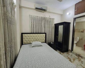 Lovely two bed flats by Dhaka Shahjalal Airport - Dhaka - Bedroom
