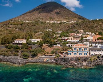 Hotel L'ariana Isole Eolie - Una Esperienze - Leni - Edificio