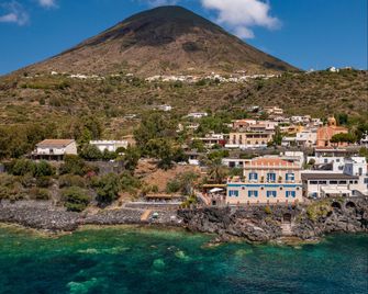 Hotel L'ariana Isole Eolie - Una Esperienze - Leni - Edificio