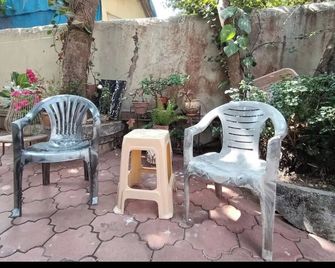 Pvt AC room Sea face building with Luxury finish furniture and fitments, Mumbai - Mumbai - Innenhof