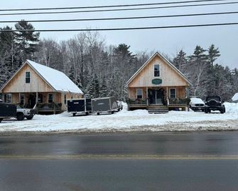 Cozy Secluded Cabin with Fire Pit and Barbecue in Greenville, Maine - Greenville - Building
