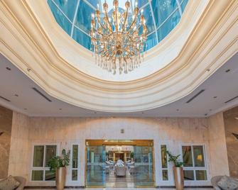 Al Sadd Suites Hotel - Doha - Lobby