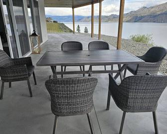 Tangled Vines Lakeview Retreat - Summerland - Patio