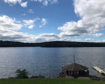 Spacious Catskills Home with Covered Hot Tub - Monticello