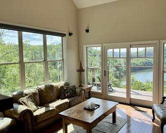 Breathtaking Mountain/Water Views/Private Pool/Hottub/4.4 miles to Casino - Murphy - Living room