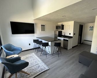 Harborside Suites - South Yarmouth - Huiskamer