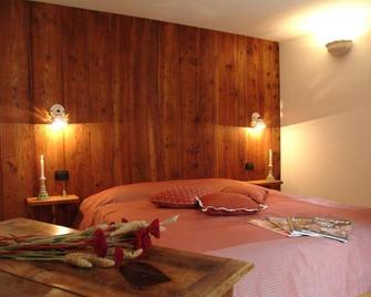 Agriturismo Au Jardin Fleuri - Ayas - Phòng ngủ