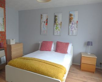 Huku Kwetu Eddiwick House - Luton - Bedroom