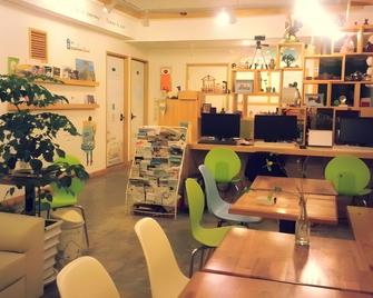 Blue Backpackers Hostel - Busan - Dining room