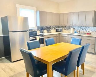 Cheerful 4-bedroom home that sleeps 9 - Piqua - Cucina