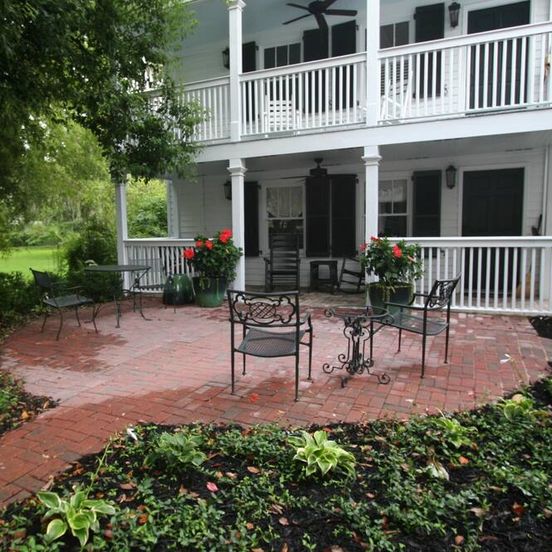 Patio view of Carriage House under Live Oaks In Historic Downtown Beaufort with Patio Garden