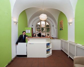 Hostel Mango - Praga - Recepción