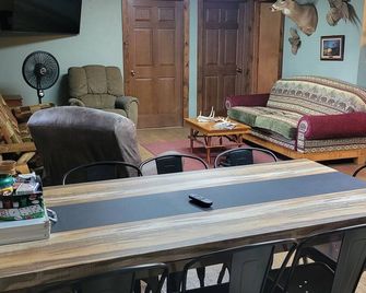 Soak in the quiet countryside while staying just 30 min from the Missouri River. - Kimball