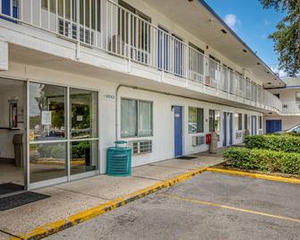 Motel 6 Conroe, TX - Conroe - Rakennus