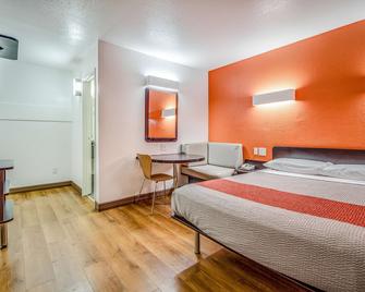 Motel 6 Conroe Tx - Conroe - Bedroom