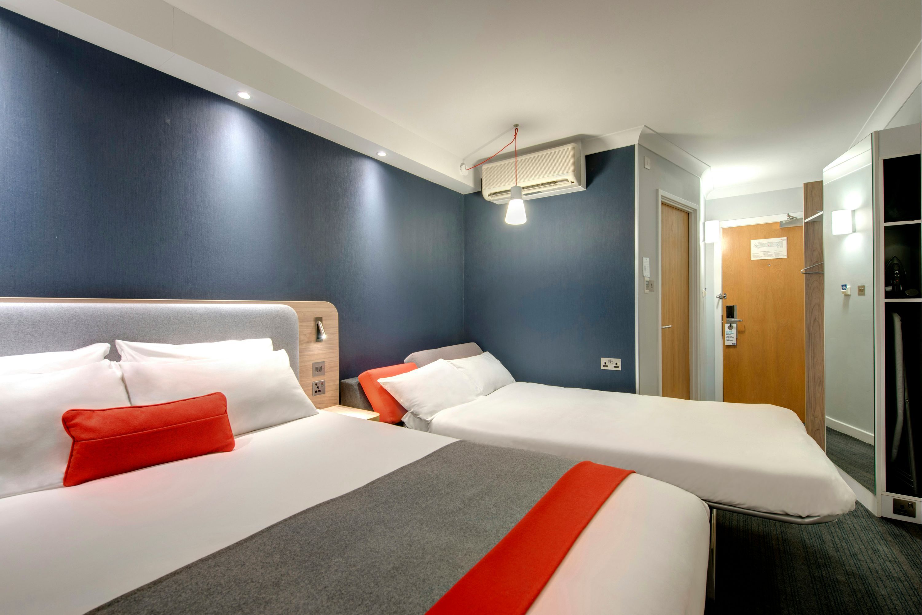 Holiday Inn Express Bath By IHG - באת' - חדר שינה