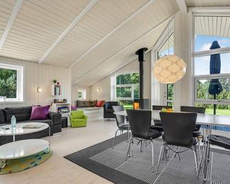 Two-Bedroom Holiday Home In Logstor - Løgstør - Comedor