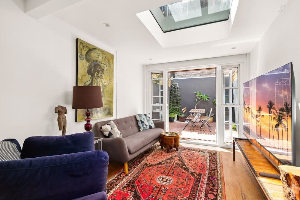 Stylish Inner-City Terrace Home with Rooftop Deck - סידני - סלון