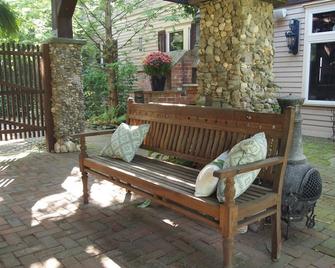 Large private apartment On Main Street - Cranbury - Patio