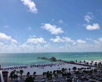 Luxe townhouse 2 blk walk to Clearwater Beach, Pier 60, Rooftop patio sunsets - Clearwater - Playa
