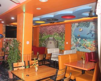Hotel Giggle Coast Restro And Lodging - Birtamod - Restaurante