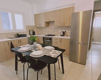 Stay Novel Apartment - Larnaca - Cuisine