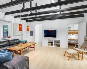 4 bedroom lovely home in Knebel - 크네벨 - 거실