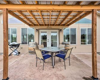 The Farmhouse at Grand Valley Getaway Wi - Grand Junction - Patio