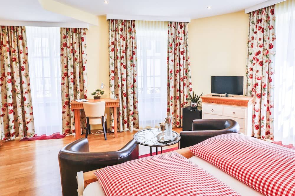 Hotel zum Goldenen Löwen - באדן-באדן - חדר שינה