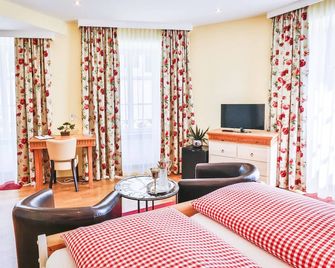 Hotel zum Goldenen Löwen - Baden-Baden - Camera da letto